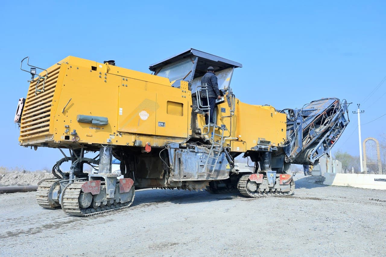 G‘ijduvonda tuman markazidan olis hududlarga yo‘l infratuzilmasi yangilanmoqda.