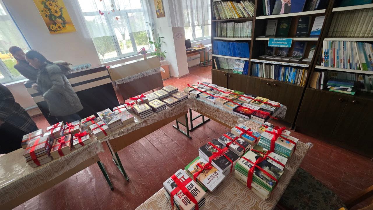 35-maktab kutubxonasi boyitildi!
