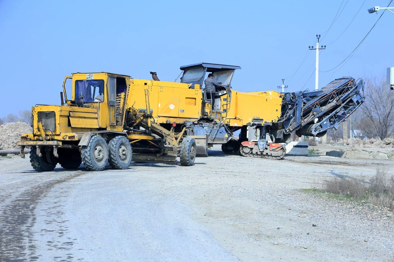 G‘ijduvonda tuman markazidan olis hududlarga yo‘l infratuzilmasi yangilanmoqda.
