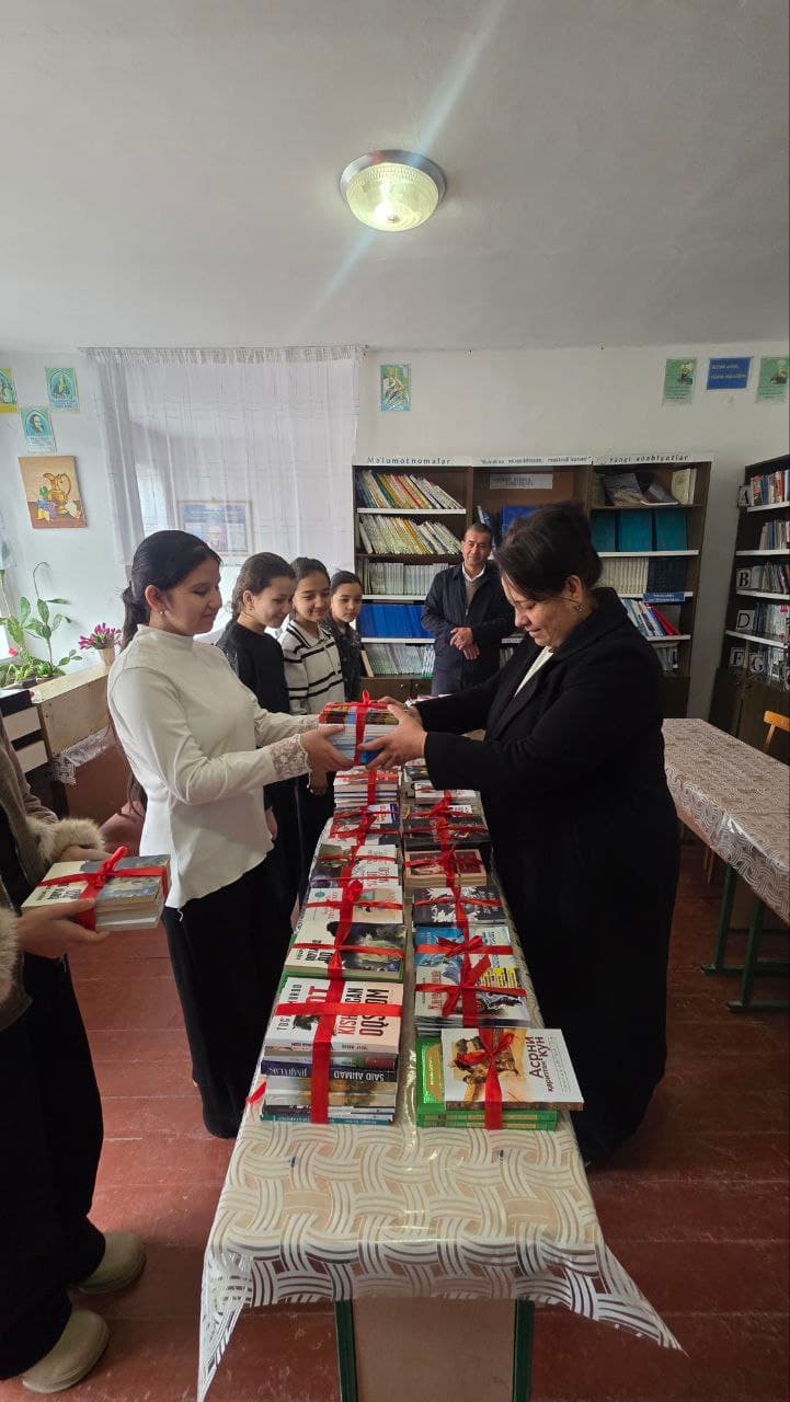 35-maktab kutubxonasi boyitildi!