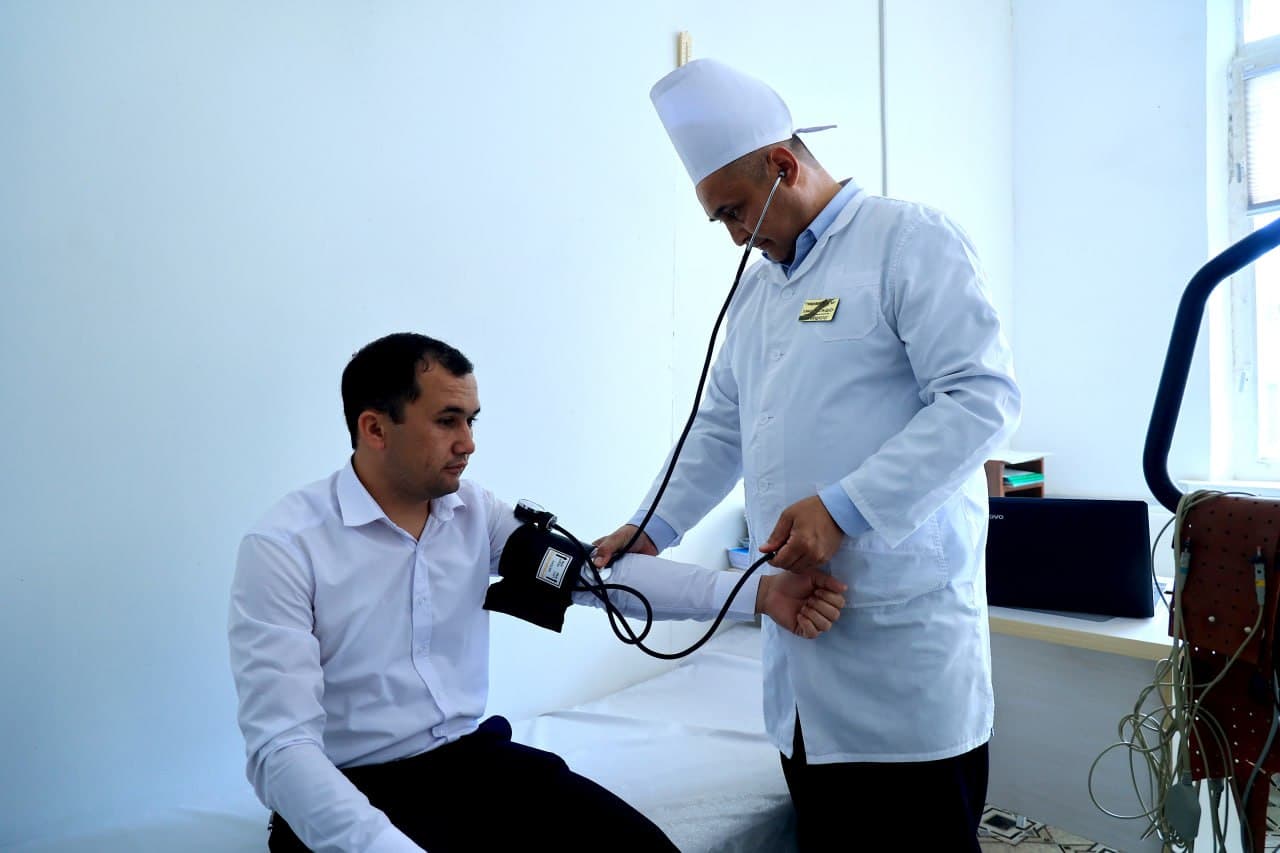 G‘ijduvonda davlat xizmatchilari salomatligi — e’tibor markazida.