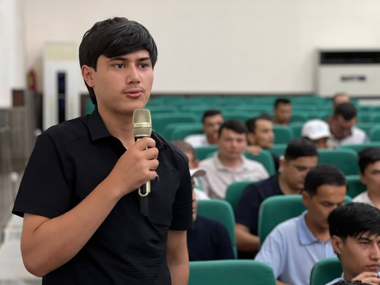 BITIRUVCHI YOSHLAR BILAN OCHIQ MULOQOT – KELAJAK SARI MUHIM QADAM