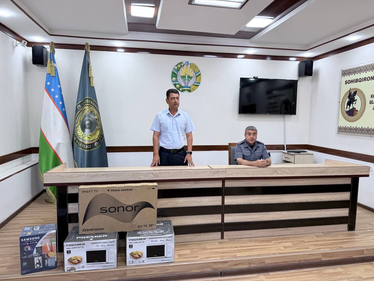 HUQUQ-TARTIBOT VA OSOYISHTALIK YO‘LIDAGI FIDOYILARGA E’TIBOR.