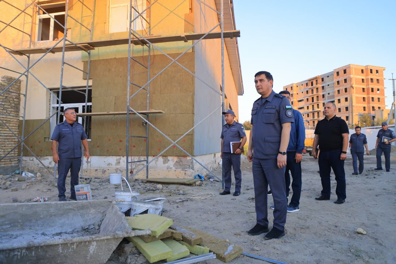 Ichki ishlar vaziri o‘rinbosari, polkovnik Diyorbek Sattarov boshchiligidagi ishchi guruh tomonidan Buxoro viloyati ichki ishlar organlarida xizmat faoliyati, xodimlar uchun yaratilayotgan sharoitlar holati o‘rganilmoqda.