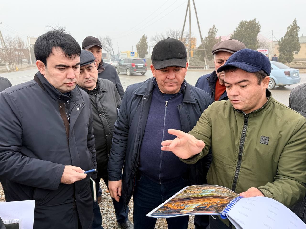 Бугун Пешку тумани ҳокими Ҳ.Давлатов тумандаги масъул ташкилотлар раҳбарлари билан биргаликда “Янги Ўзбекистон қиёфасидаги маҳалла” дастури доирасидаги лойиҳаларни зарур инфратузилма билан таъминлаш бўйича режалаштирилган ишлар юзасидан ўрганиш ўтказди.