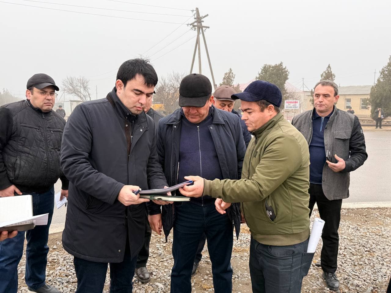 Бугун Пешку тумани ҳокими Ҳ.Давлатов тумандаги масъул ташкилотлар раҳбарлари билан биргаликда “Янги Ўзбекистон қиёфасидаги маҳалла” дастури доирасидаги лойиҳаларни зарур инфратузилма билан таъминлаш бўйича режалаштирилган ишлар юзасидан ўрганиш ўтказди.