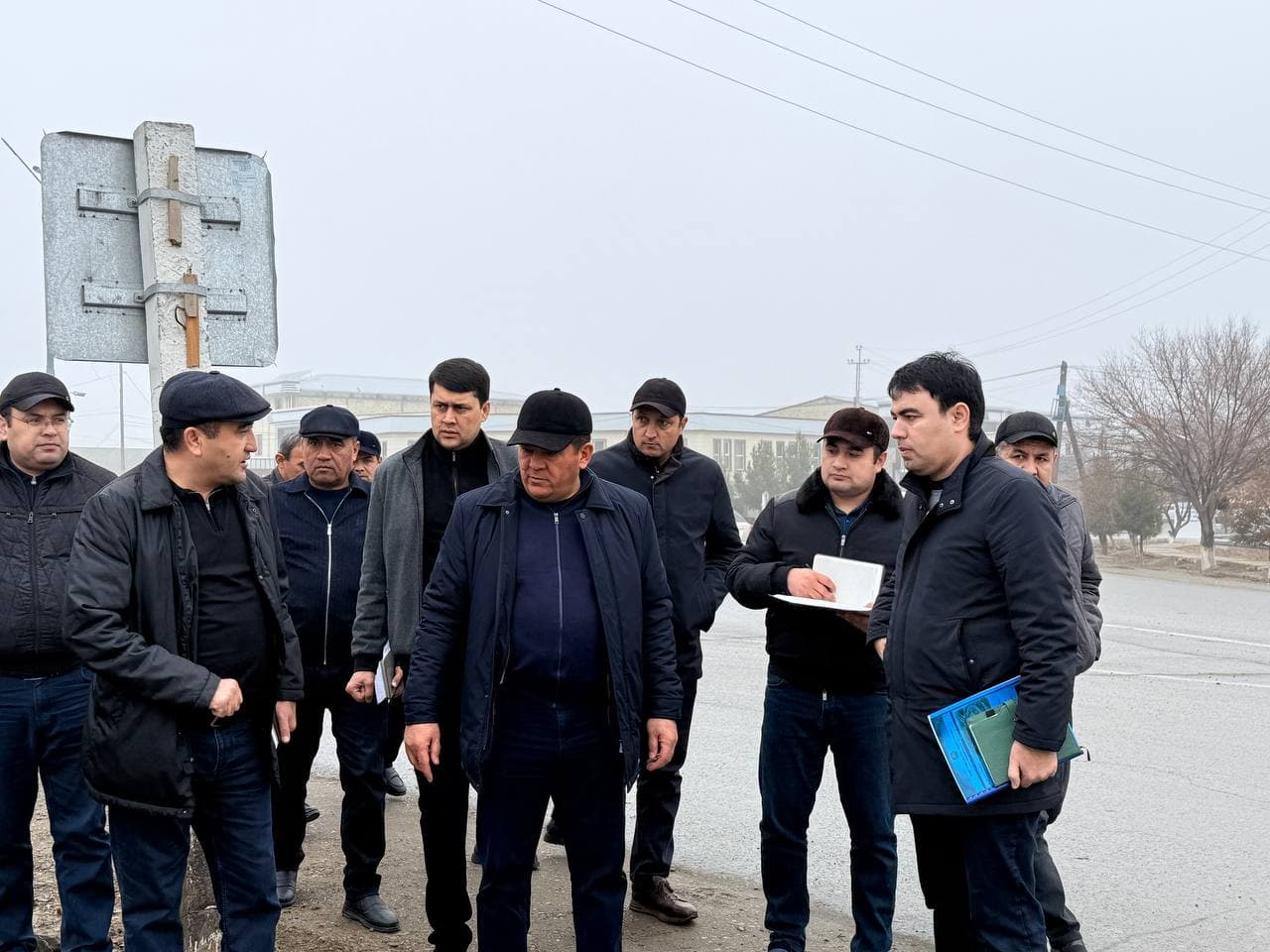 Бугун Пешку тумани ҳокими Ҳ.Давлатов тумандаги масъул ташкилотлар раҳбарлари билан биргаликда “Янги Ўзбекистон қиёфасидаги маҳалла” дастури доирасидаги лойиҳаларни зарур инфратузилма билан таъминлаш бўйича режалаштирилган ишлар юзасидан ўрганиш ўтказди.