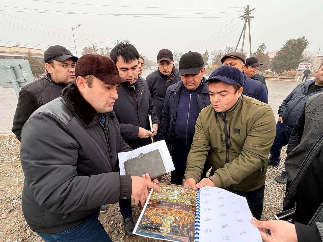 Бугун Пешку тумани ҳокими Ҳ.Давлатов тумандаги масъул ташкилотлар раҳбарлари билан биргаликда “Янги Ўзбекистон қиёфасидаги маҳалла” дастури доирасидаги лойиҳаларни зарур инфратузилма билан таъминлаш бўйича режалаштирилган ишлар юзасидан ўрганиш ўтказди.