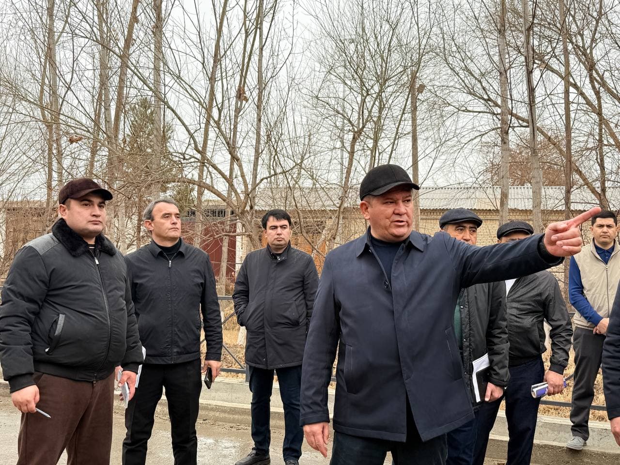 Бугун туман ҳокими Ҳ. Давлатов бошчилигида тумандаги корхона ва ташкилот раҳбарлари иштирокида ҳудудларда олиб борилаётган ободонлаштириш ва кўкаламзорлаштириш ишлари атрофлича ўрганилди.