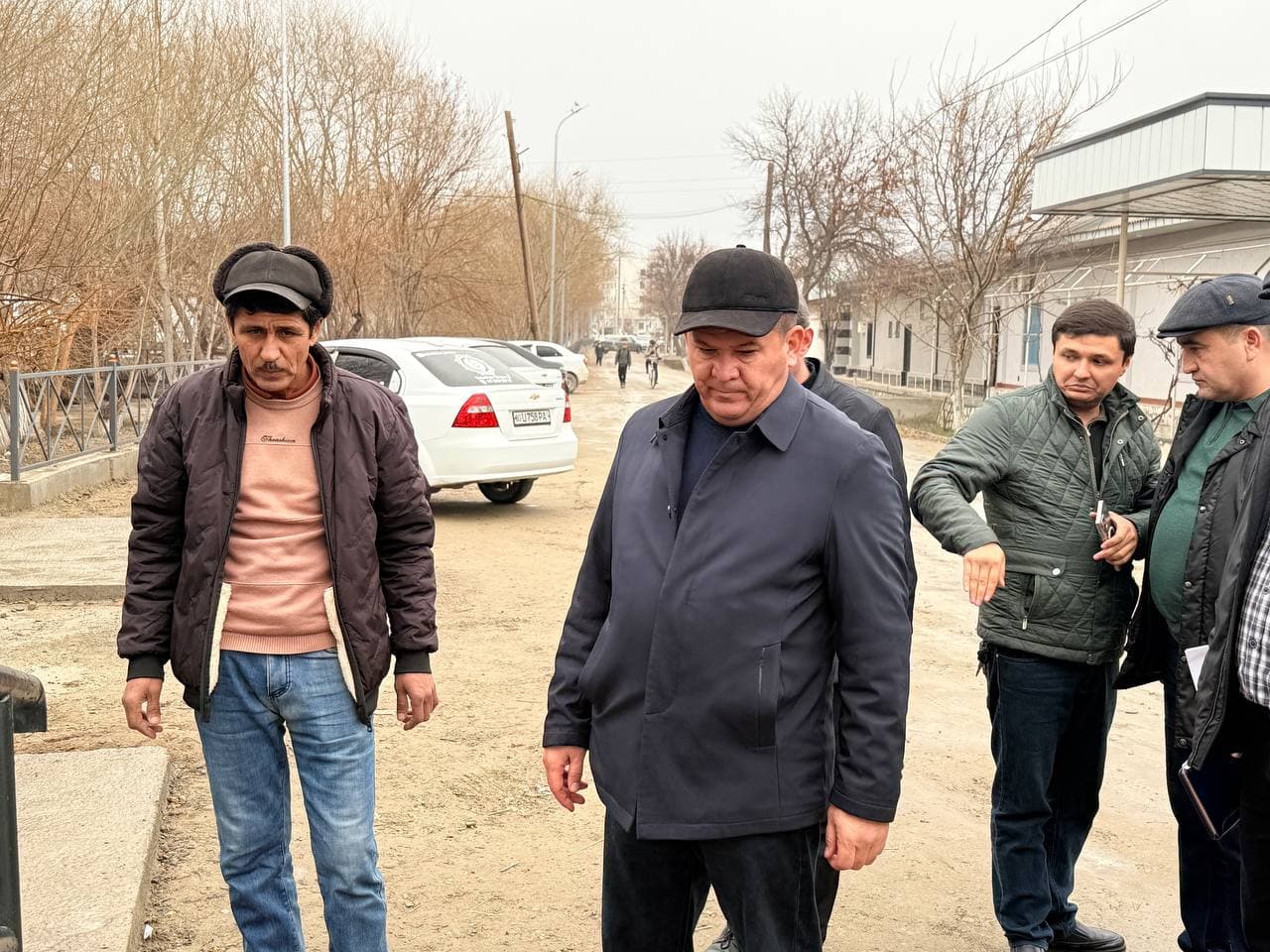 Бугун туман ҳокими Ҳ. Давлатов бошчилигида тумандаги корхона ва ташкилот раҳбарлари иштирокида ҳудудларда олиб борилаётган ободонлаштириш ва кўкаламзорлаштириш ишлари атрофлича ўрганилди.