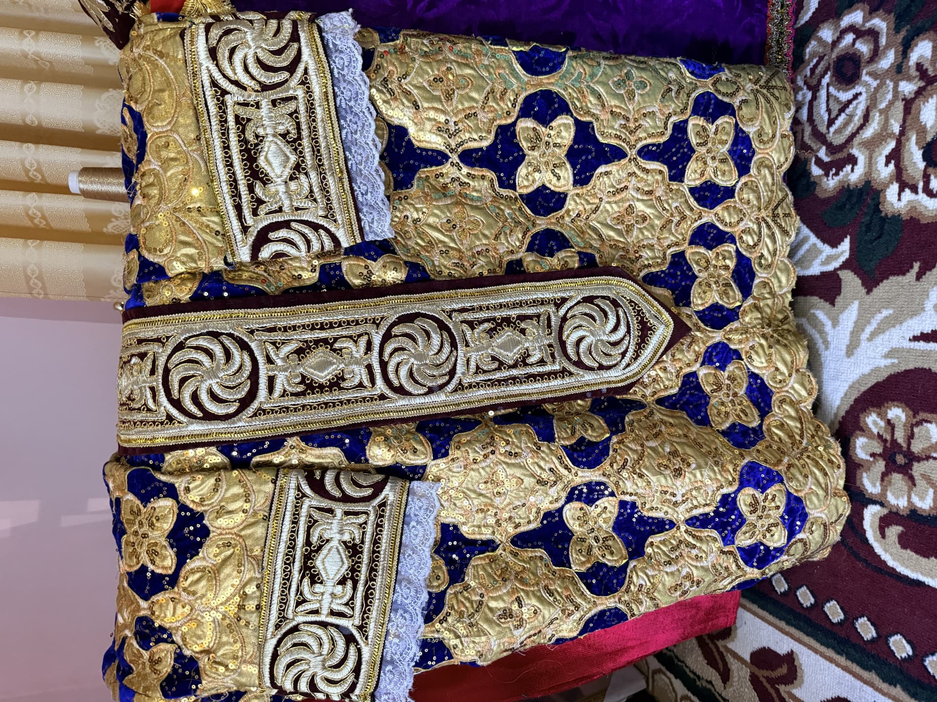 Пешку туман Боғимусо маҳалла фуқаролар йиғинида фаолият юритаётган зардўз ҳунарманд.