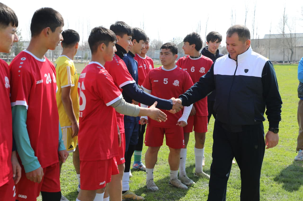 Xar payshanba Yoshlar kuni munosabati bilan tuman hokimi Hayot Davlatov tumandagi bir qator ta’lim muassasalarida bo‘lib, yoshlar bilan uchrashuvlar o‘tkazdi