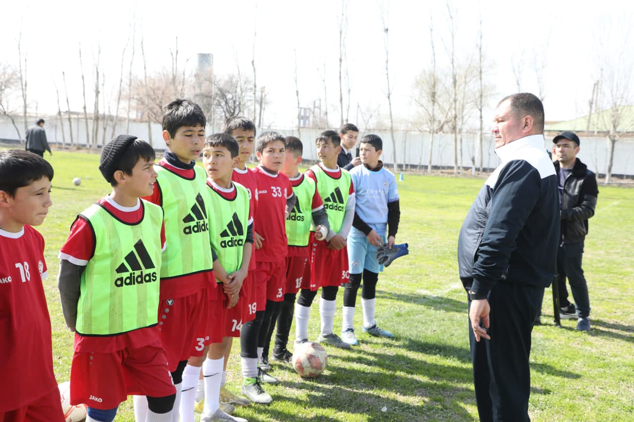 Xar payshanba Yoshlar kuni munosabati bilan tuman hokimi Hayot Davlatov tumandagi bir qator ta’lim muassasalarida bo‘lib, yoshlar bilan uchrashuvlar o‘tkazdi