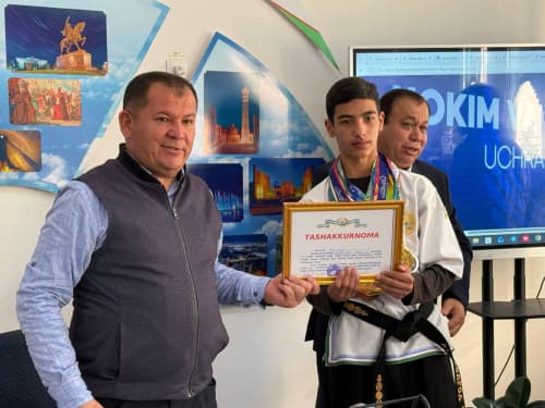 Хар пайшанба ёшлар куни муносабати билан туман ҳокими Ҳаёт Давлатов тумандаги бир қатор таълим муассасаларида бўлиб, ёшлар билан учрашувлар ўтказди