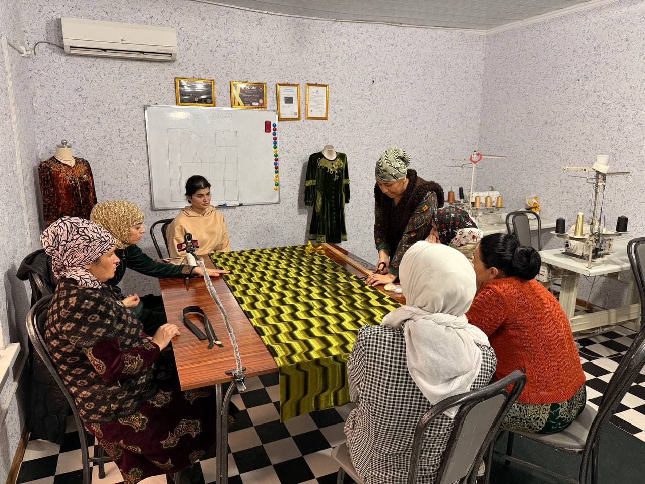 Peshku: chevar Nasiba Shamsiyeva sexida 6 nafar ayolni ish bilan ta’minlamoqda