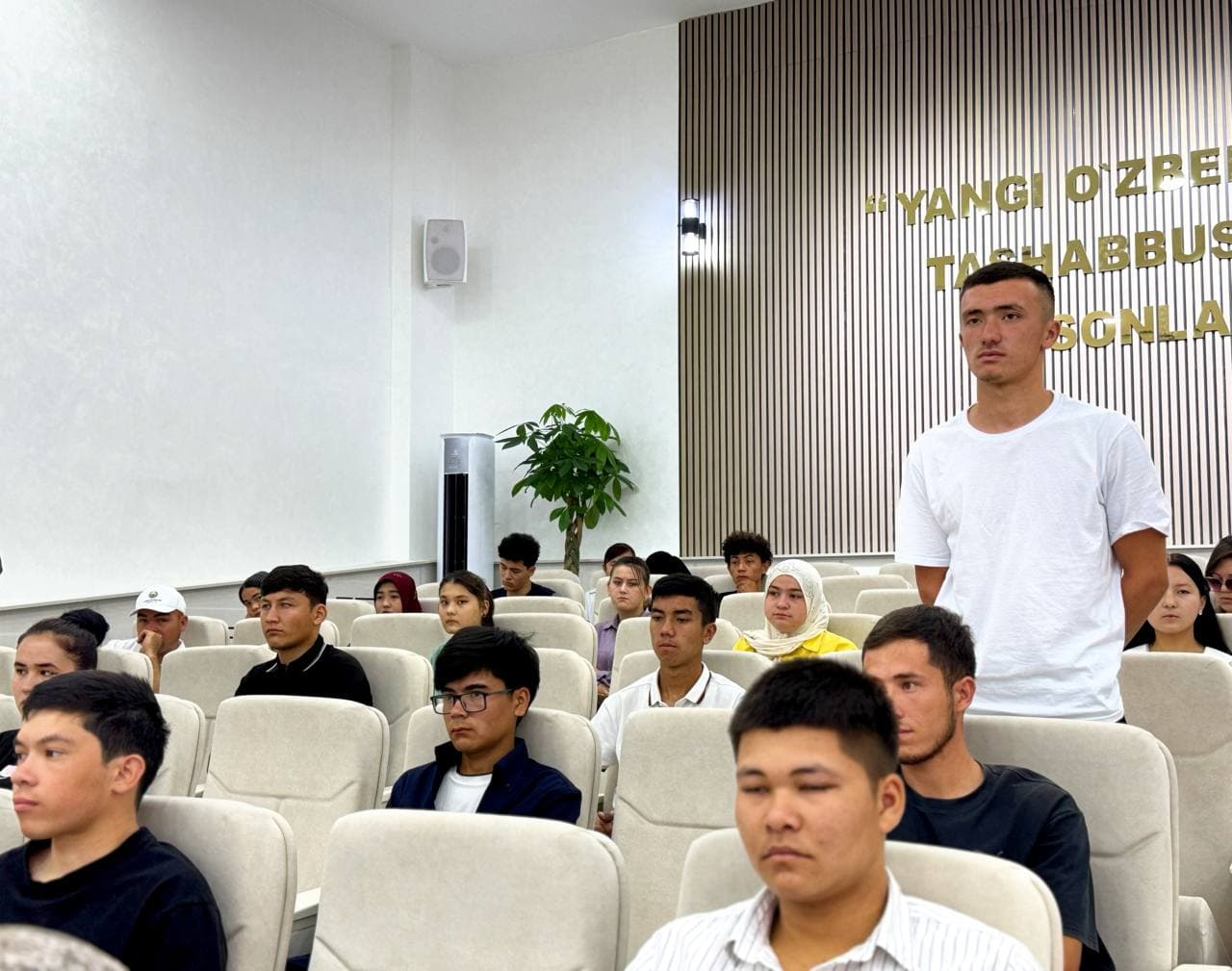 Payshanba — Yoshlar kuni doirasida tuman hokimi Sanobarxon Nosirovaning yoshlar bilan ochiq muloqoti bo‘lib o‘tdi.