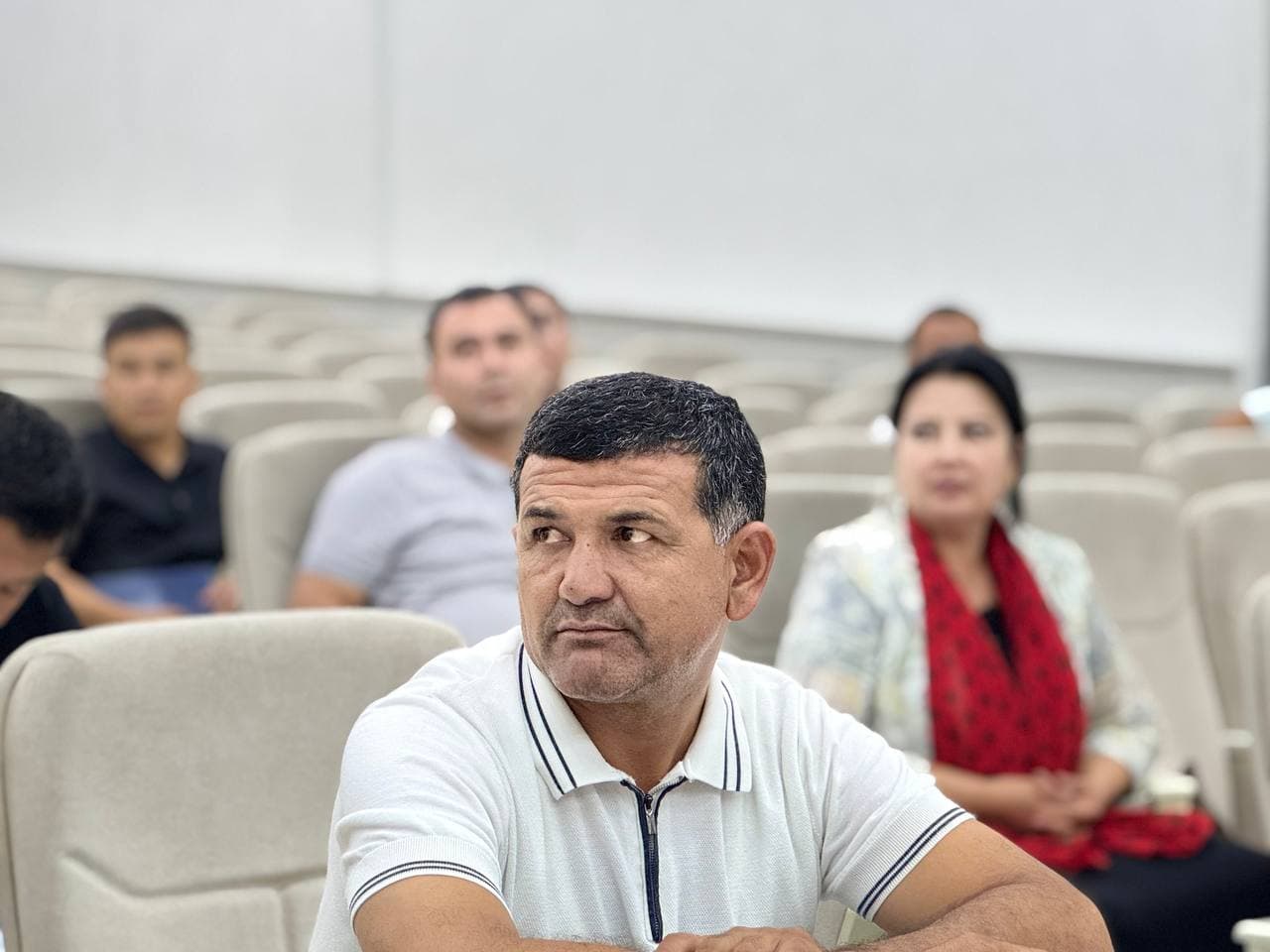 Bo‘ston tumani hokimi Sanobar Nosirova ish rejasiga asosan tumandagi soliq tushumlari hamda og‘ir toifadagi mahallalar bo‘yicha muhim yig‘ilish o‘tkazdi.
