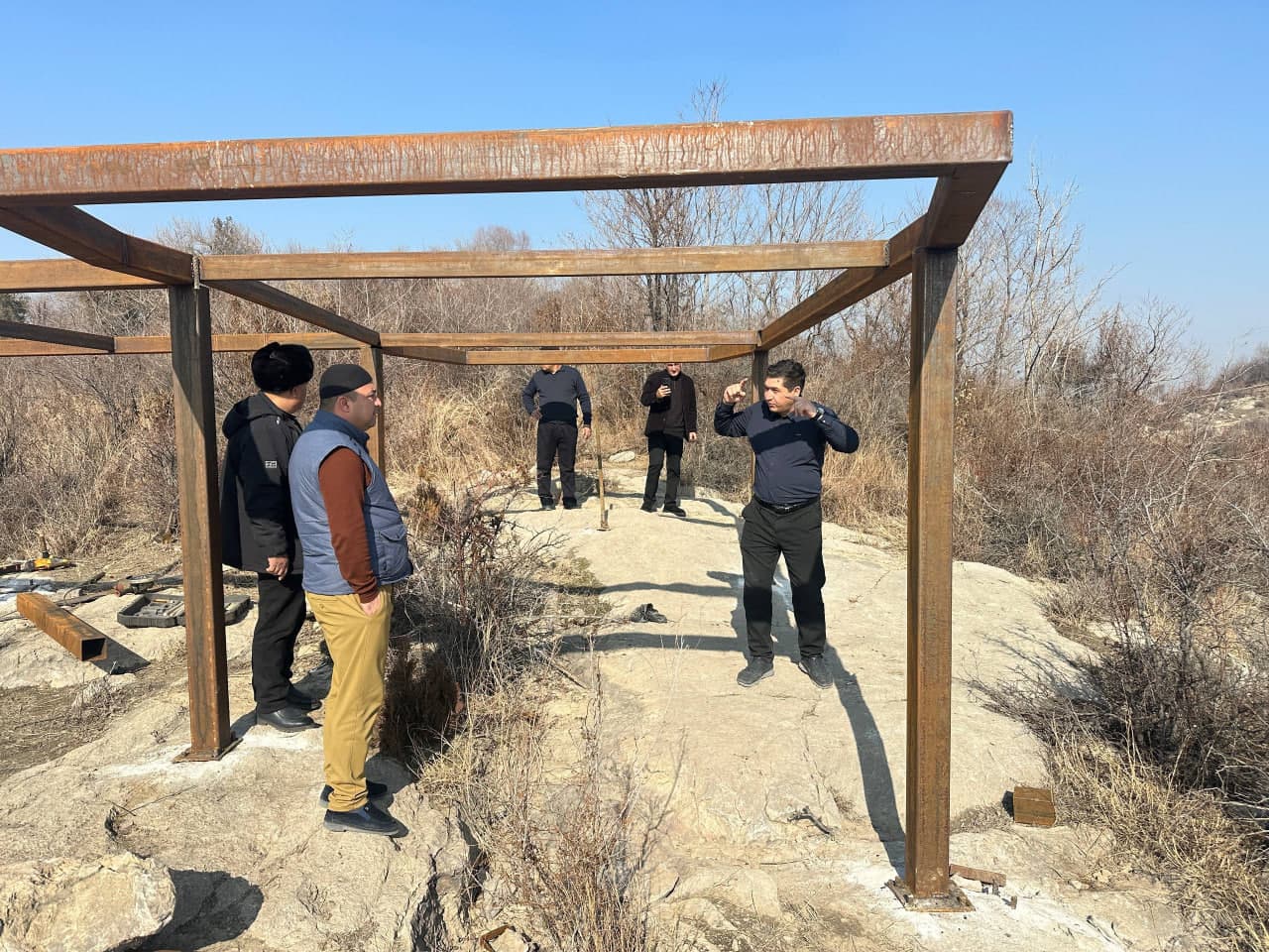 Бугун Булоқбоши тумани ҳокими Фурқатбек Бўтахонов «Ширмонбулоқ» туризм масканига ташриф буюриб, ҳудудда олиб борилаётган қурилиш ва ободонлаштириш ишлари билан яқиндан танишди.