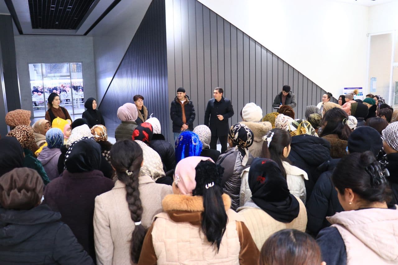 Хотин-қизларнинг бандлигини таъминлаш нафақат оилаларнинг даромадини оширади, балки ҳудуддаги "Аёллар дафтари"да турган фуқаролар сонини камайтиришга хам ёрдам беради.