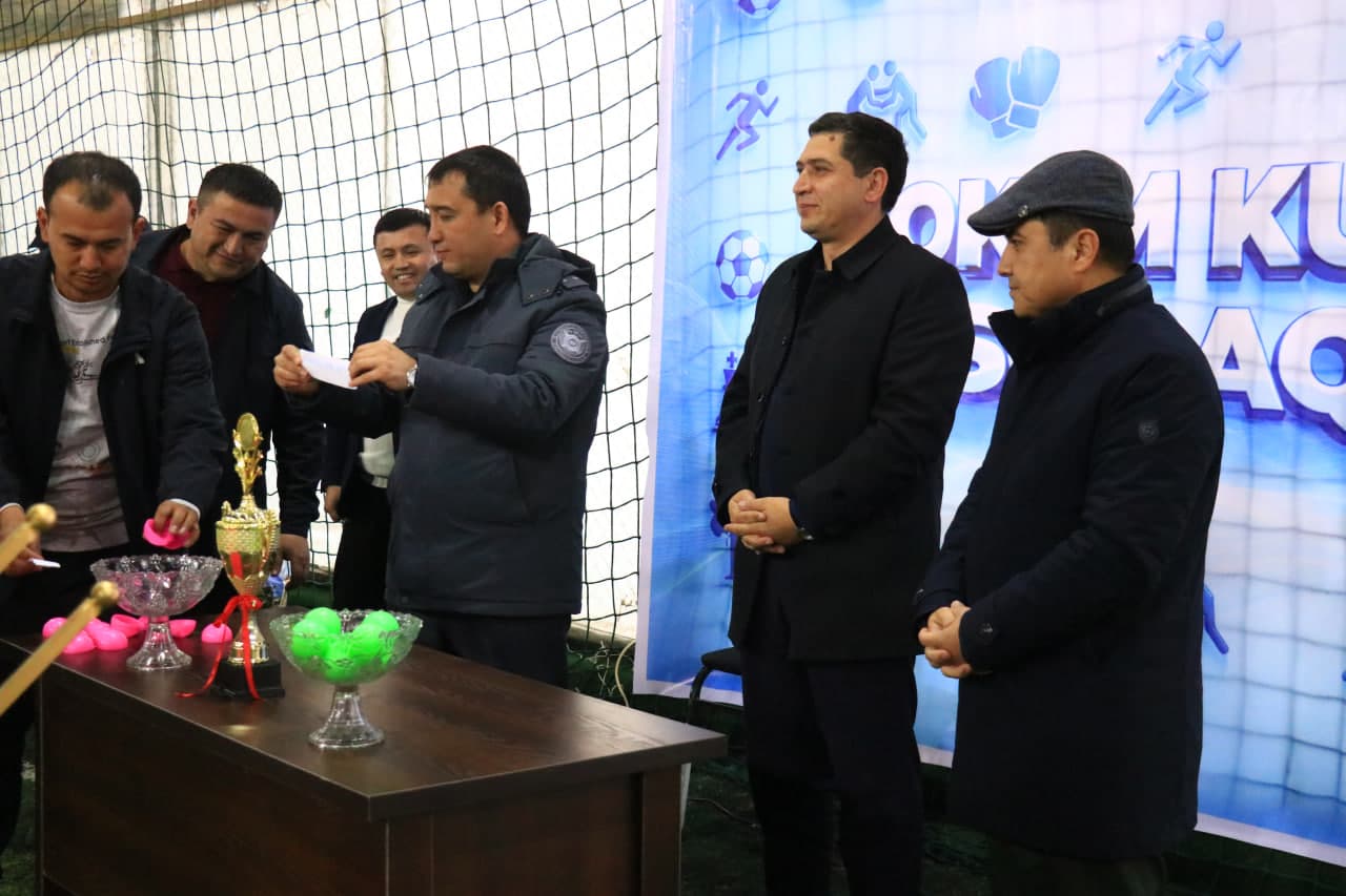 MINI FUTBOL BO‘YICHA YOSHLAR O‘RTASIDA “TUMAN HOKIMI KUBOGI” MUSOBAQASIGA QUR’A TASHLASH MAROSIMI BO‘LIB O‘TDI.