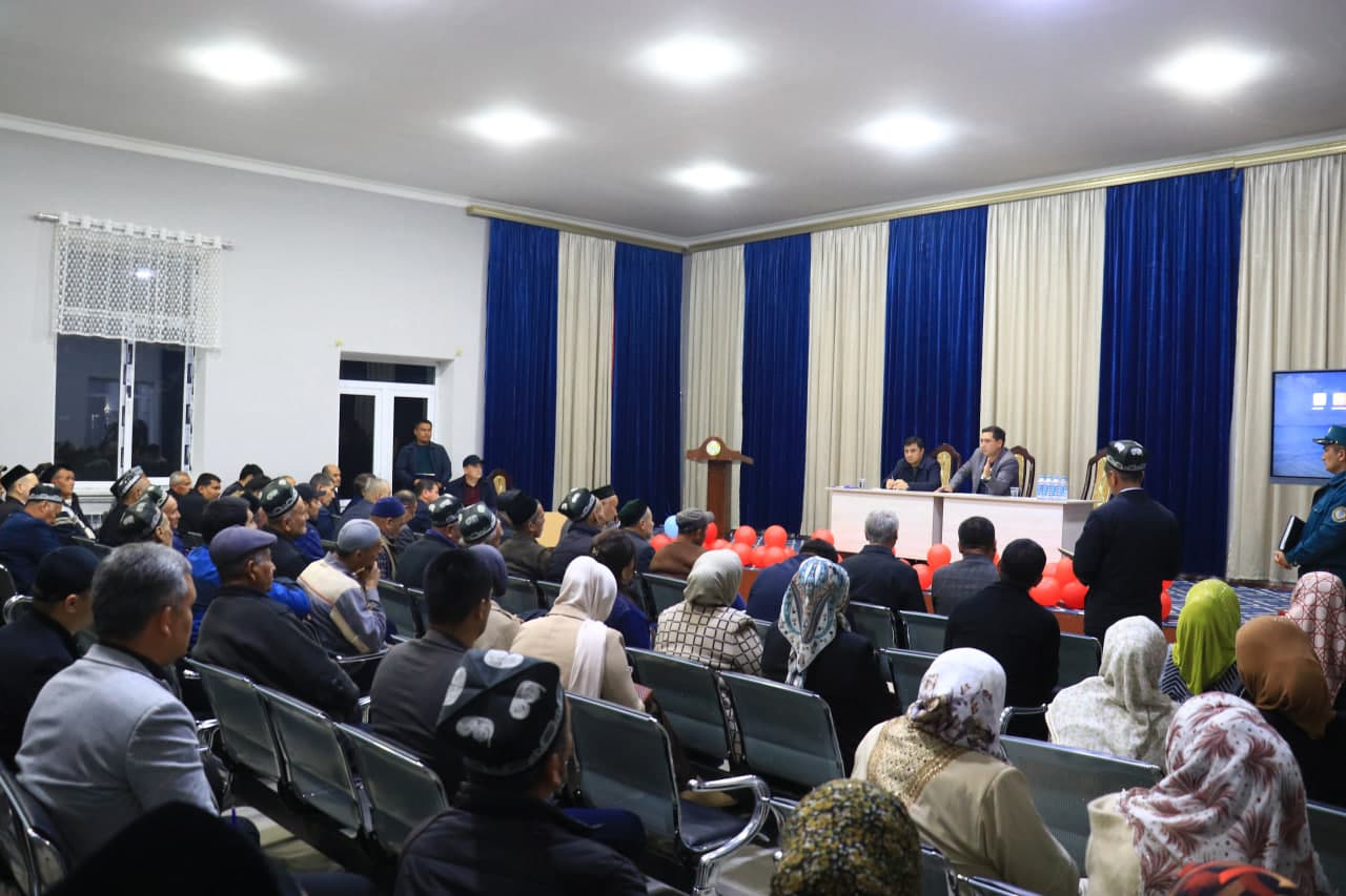 Buloqboshi tumani hokimi Furqatbek Bo‘taxonov boshchiligida tuman prokurori Nodirbek Mamatazizov hamda mutasaddi tashkilot rahbarlari ishtirokida “Nayman” MFYda fuqarolar bilan uchrashuv o‘tkazildi.