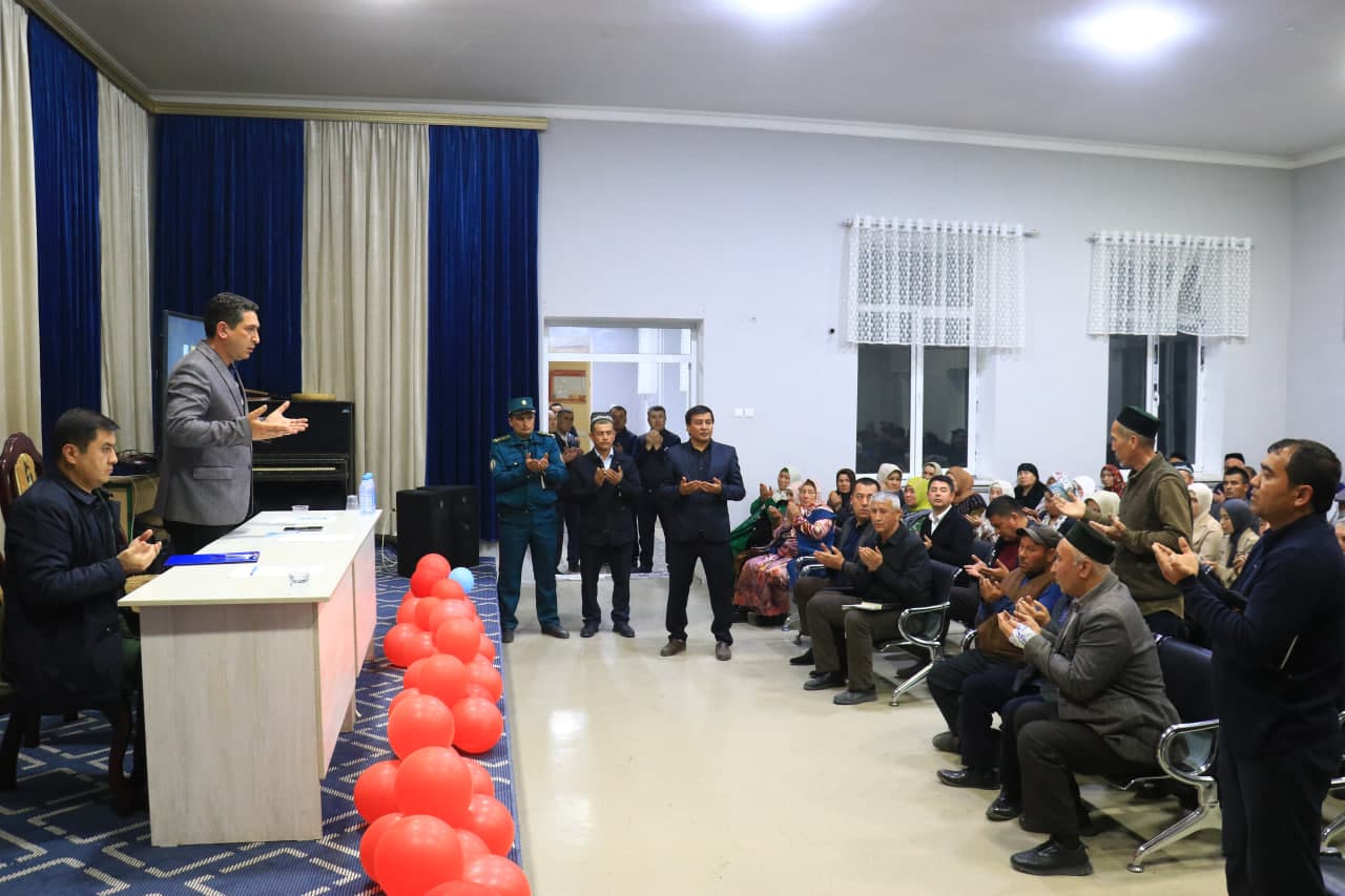 Buloqboshi tumani hokimi Furqatbek Bo‘taxonov boshchiligida tuman prokurori Nodirbek Mamatazizov hamda mutasaddi tashkilot rahbarlari ishtirokida “Nayman” MFYda fuqarolar bilan uchrashuv o‘tkazildi.