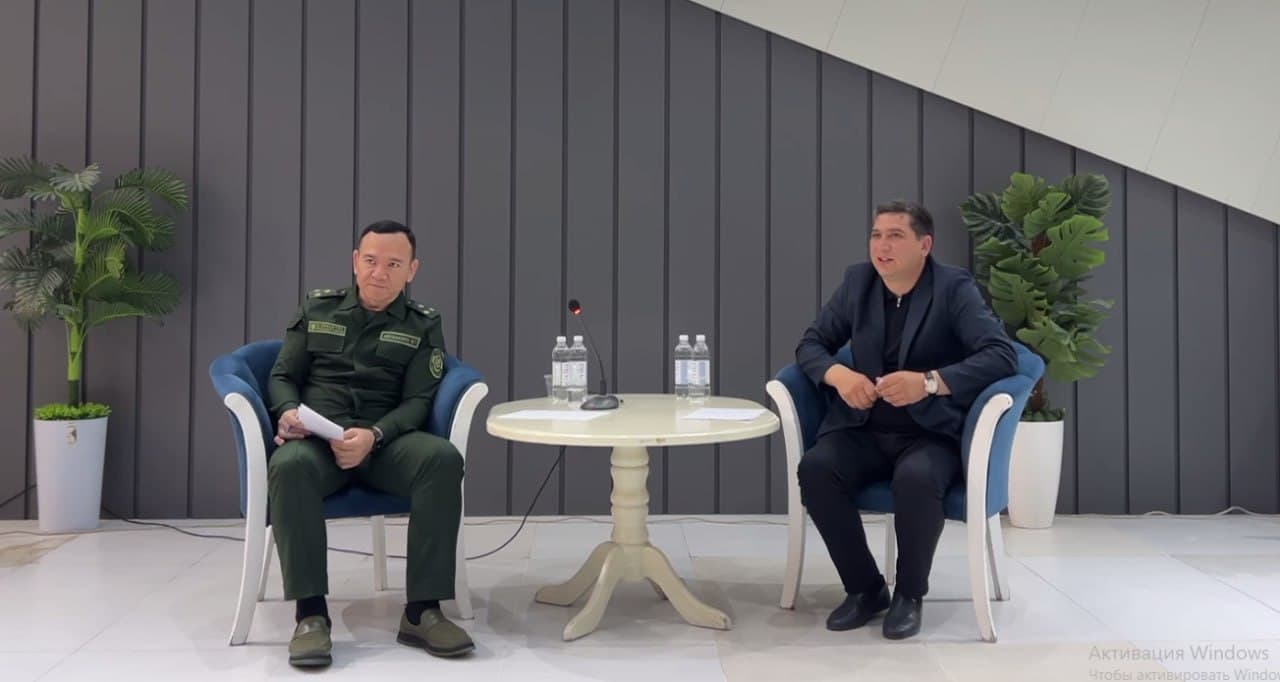 ПАЙШАНБА – Ёшлар куни муносабати билан Андижон вилояти прокурори М.Абдуҳакимов бошчилигида “НАЙМАН ФАЙЗ-М” корхонасида тумандаги касб-ҳунар мактаблари битирувчилари билан учрашув ўтказилди.