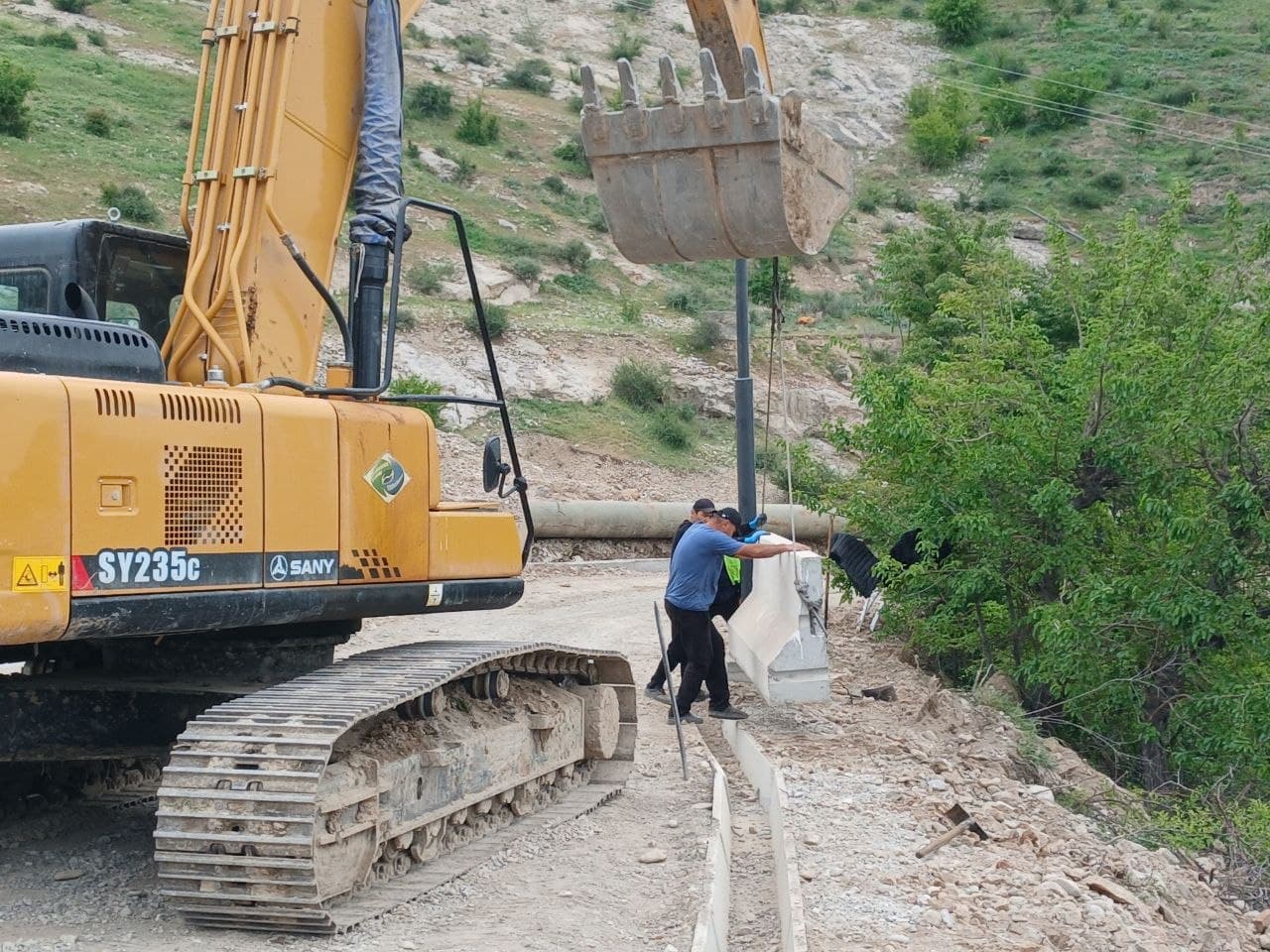 SHIRMONBULOQ TURIZM MASKANIDA OBODONLASHTIRISH ISHLARI JADALLIK BILAN OLIB BORILMOQDA