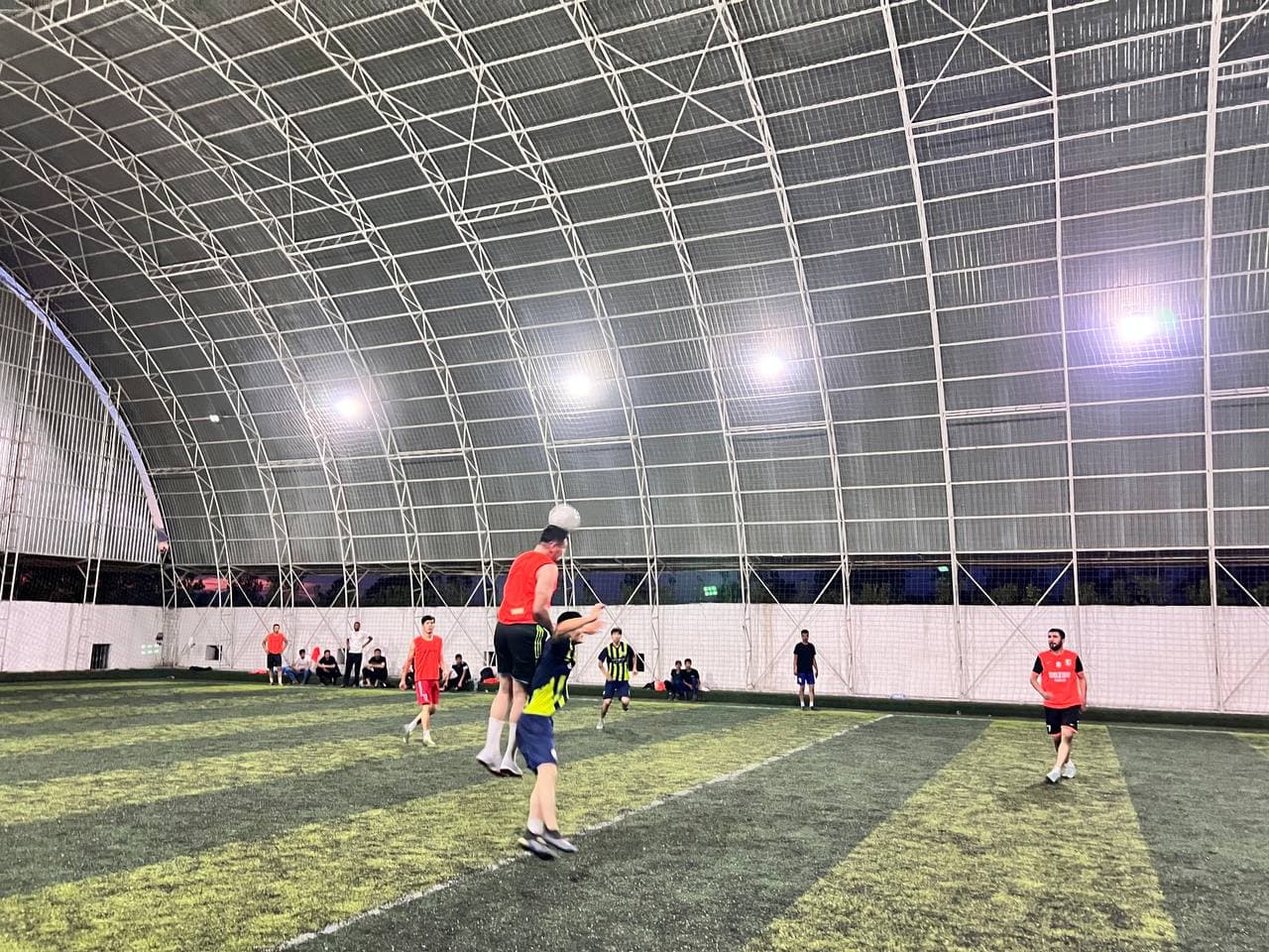 Buloqboshi tumanida sportning mini futbol turi bo‘yicha DXX kubogi musobaqasining final bosqichi yuqori kayfiyat va murosasiz bahslar ostida bo‘lib o‘tdi. Turnir davomida jamoalar o‘zaro kuch sinashib, sportsevar muxlislarga qiziqarli uchrashuvlarni taqdi