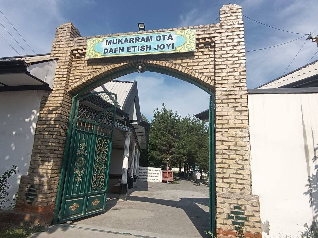 Bugun ham erta tongdan boshlab tumanimizdagi barcha qabristonlarda obodonlashtirish, tozalik va ko‘kalamzorlashtirish ishlari izchil davom ettirilmoqda.