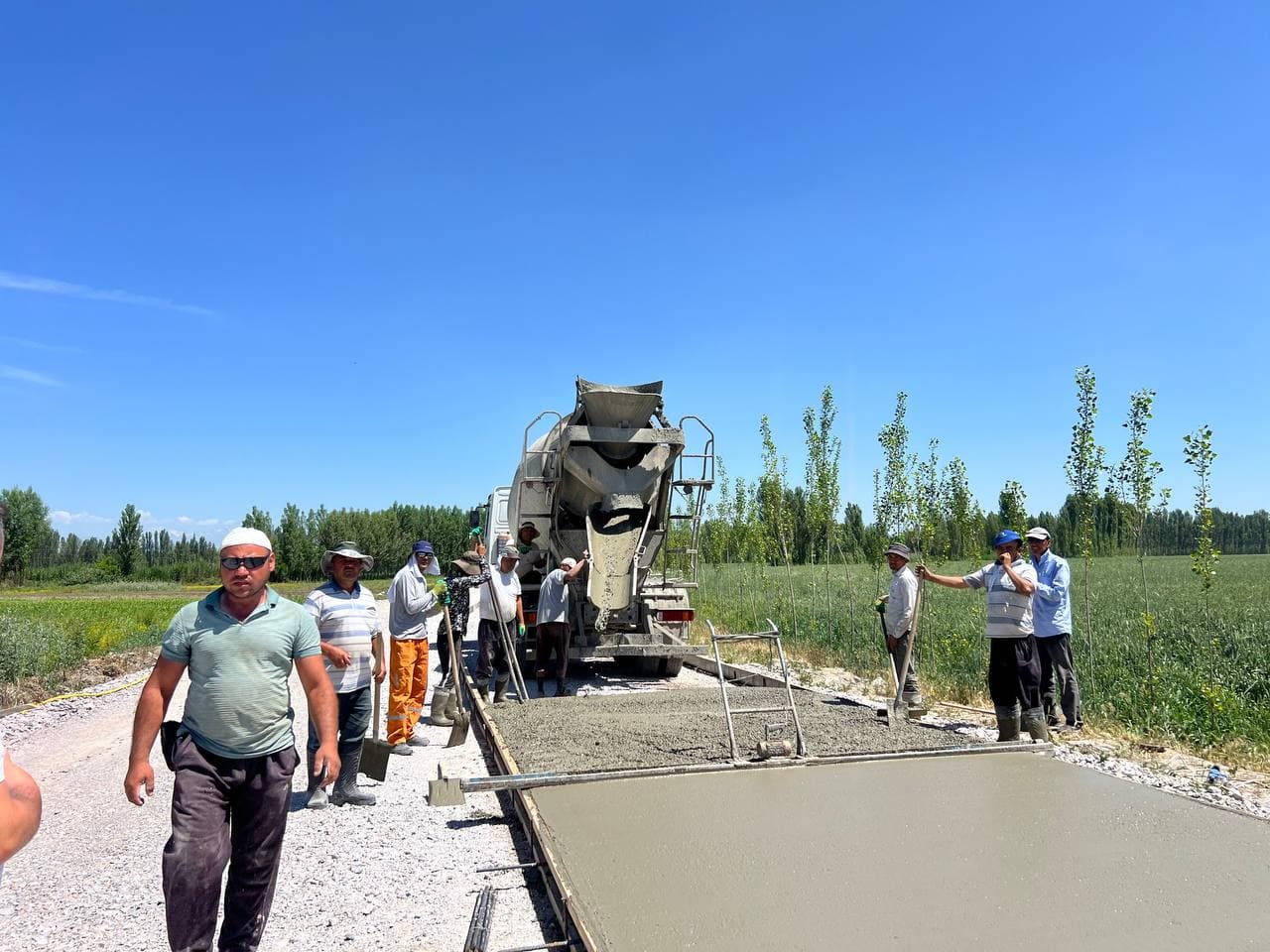Buloqboshi — Xo‘jaobod — Jalaquduq tumanlari hududidan o‘tuvchi og‘ir yuk tashuvchi avtomobillar harakati uchun mo‘ljallangan A-372 avtomobil yo‘liga chiquvchi hududda 16 kilometr uzunlikdagi beton yo‘l qurilish ishlari boshlandi.
