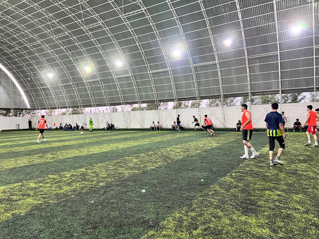 Buloqboshi tumanida sportning mini futbol turi bo‘yicha DXX kubogi musobaqasining final bosqichi yuqori kayfiyat va murosasiz bahslar ostida bo‘lib o‘tdi. Turnir davomida jamoalar o‘zaro kuch sinashib, sportsevar muxlislarga qiziqarli uchrashuvlarni taqdi