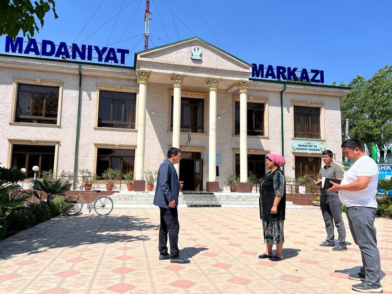 Buloqboshi tumani hokimi Furqatbek Bo‘taxonov tuman Madaniyat markazida bo‘lib, muassasaning moddiy-texnik bazasi hamda yaratilgan shart-sharoitlar bilan yaqindan tanishdi.