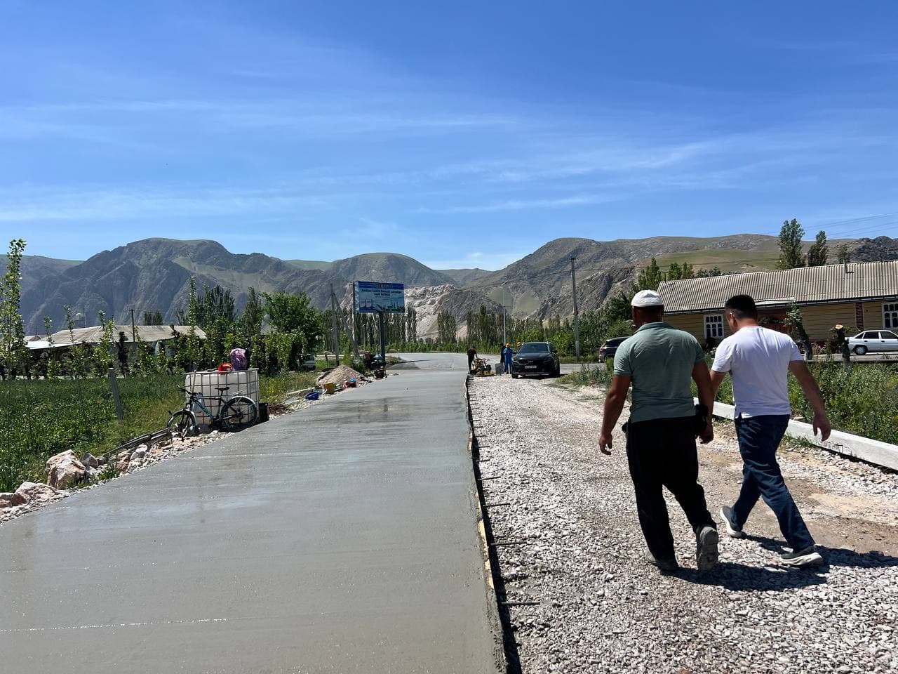 Buloqboshi — Xo‘jaobod — Jalaquduq tumanlari hududidan o‘tuvchi og‘ir yuk tashuvchi avtomobillar harakati uchun mo‘ljallangan A-372 avtomobil yo‘liga chiquvchi hududda 16 kilometr uzunlikdagi beton yo‘l qurilish ishlari boshlandi.