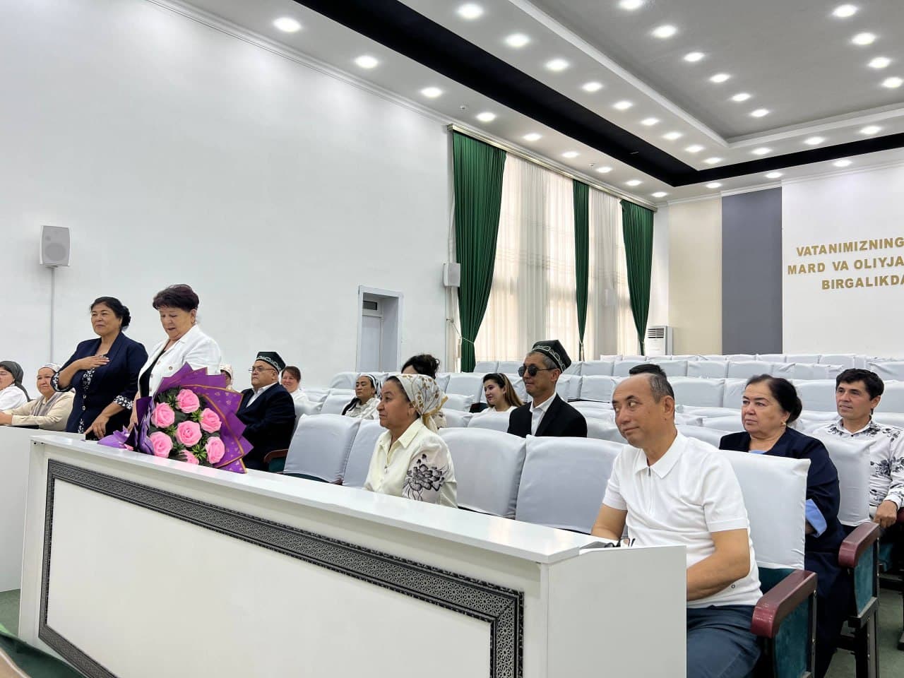 Buloqboshi tumani hokimi F.Bo‘taxonov tumandagi madaniyat va san’at xodimlari bilan uchrashdi.