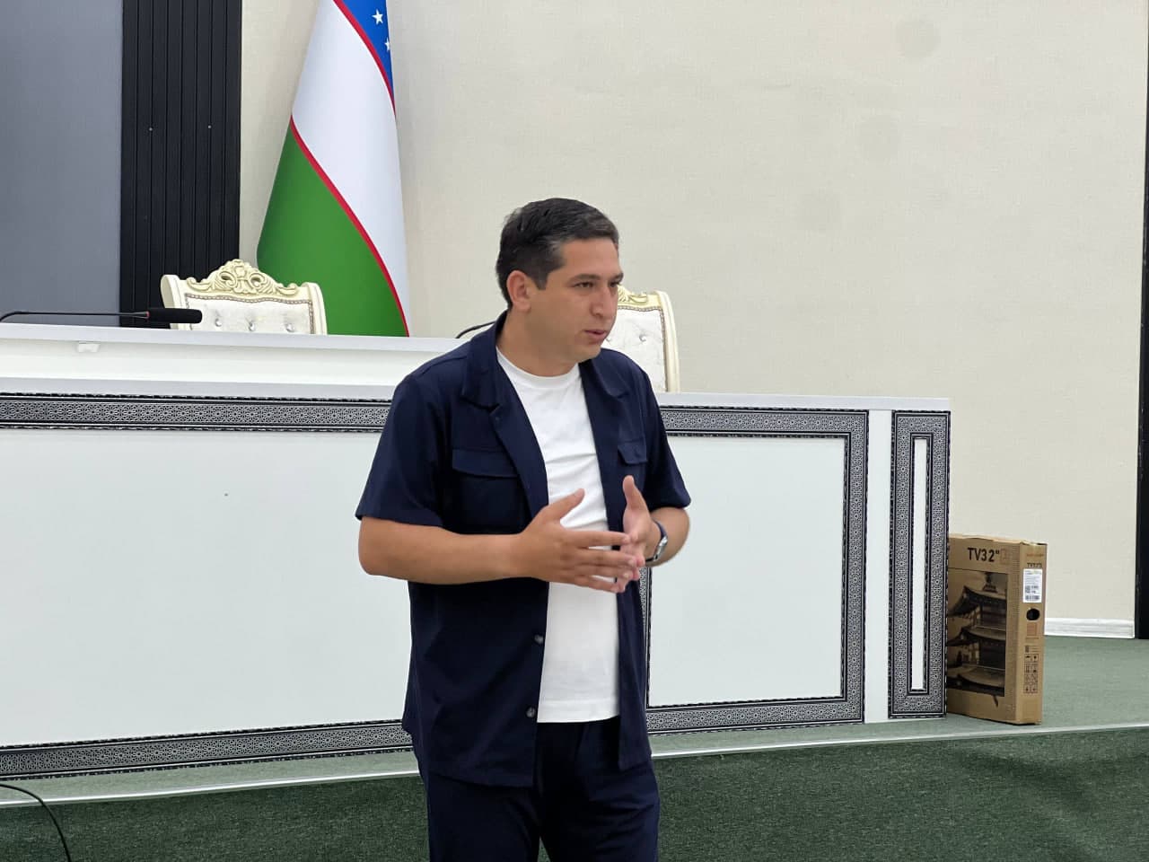 Buloqboshi tumani hokimi F.Bo‘taxonov tumandagi madaniyat va san’at xodimlari bilan uchrashdi.