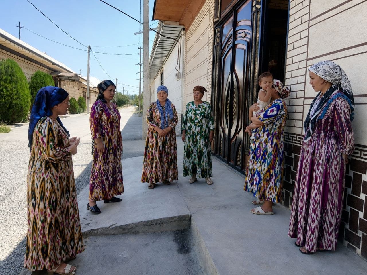 MILLATIMIZ YUZI — MILLIYLIGIMIZ Milliy qadriyatlarimizni keng targ‘ib qilish, avvalo, ularni o‘z hayotimizda e’zozlash va ularga amal qilishdan boshlanadi. Har birimiz milliy urf-odatlarimiz, qadriyatlarimiz hamda an’analarimizga sodiq qolgan holda boshq