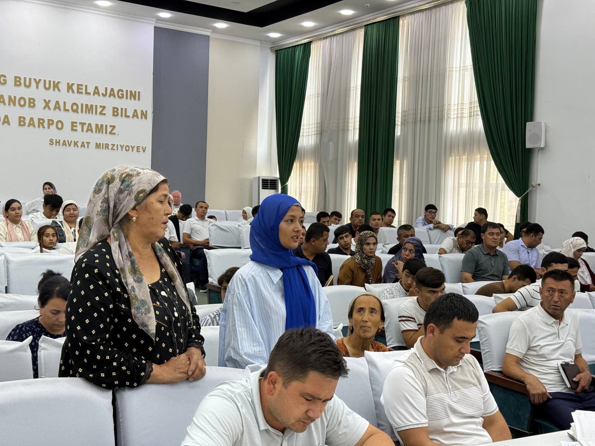 #Andijon_yoshlar_day “Payshanba — Yoshlar kuni” doirasida uchrashuv 🔹 “Payshanba — Yoshlar kuni” munosabati bilan Buloqboshi tumani hokimi Furqatbek Bo‘taxonov boshchiligida tadbirkorlik qilish istagidagi yoshlar bilan uchrashuv o‘tkazildi. 🔹 Uchrash