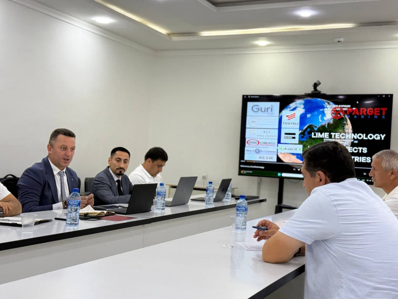 Buloqboshi tumanida yangi investitsiya loyihasi amalga oshiriladi ✅ Andijon viloyati Buloqboshi tumanida Germaniyaning “MAERZ OFENBAU AG” kompaniyasi bilan hamkorlikda qiymati 30 million AQSh dollariga teng investitsiya loyihasini amalga oshirish rejalas