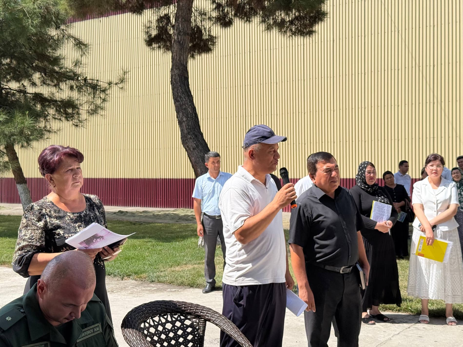 #Andijon_yoshlar_day “Payshanba — Yoshlar kuni” doirasida uchrashuv 🔹“Payshanba — Yoshlar kuni” munosabati bilan Buloqboshi tumani hokimi Furqatbek Bo‘taxonov boshchiligida tuman IIB rahbari, tuman prokurori o‘rinbosari hamda tuman soliq inspeksiyasi r