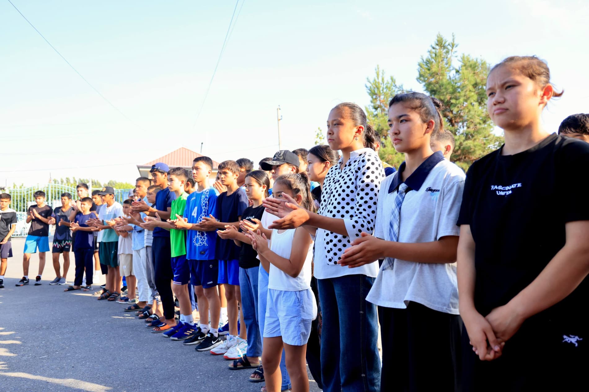 💼 Sport karvoni barcha tuman va shaharlarda! 📍 O‘zbekiston Respublikasi davlat mustaqilligining 35 yilligi arafasida Andijon viloyatidagi sport-ta’lim muassasalarini zamonaviy sport jihozlari, anjomlari va sport kiyimlari bilan ta’minlash ishlari izchi