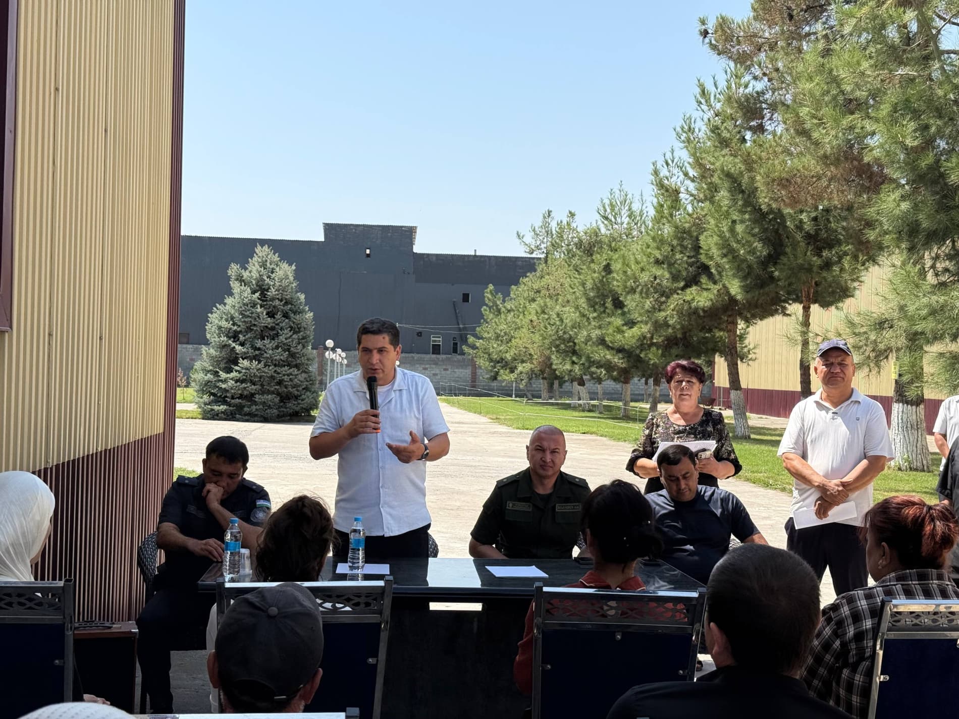#Andijon_yoshlar_day “Payshanba — Yoshlar kuni” doirasida uchrashuv 🔹“Payshanba — Yoshlar kuni” munosabati bilan Buloqboshi tumani hokimi Furqatbek Bo‘taxonov boshchiligida tuman IIB rahbari, tuman prokurori o‘rinbosari hamda tuman soliq inspeksiyasi r