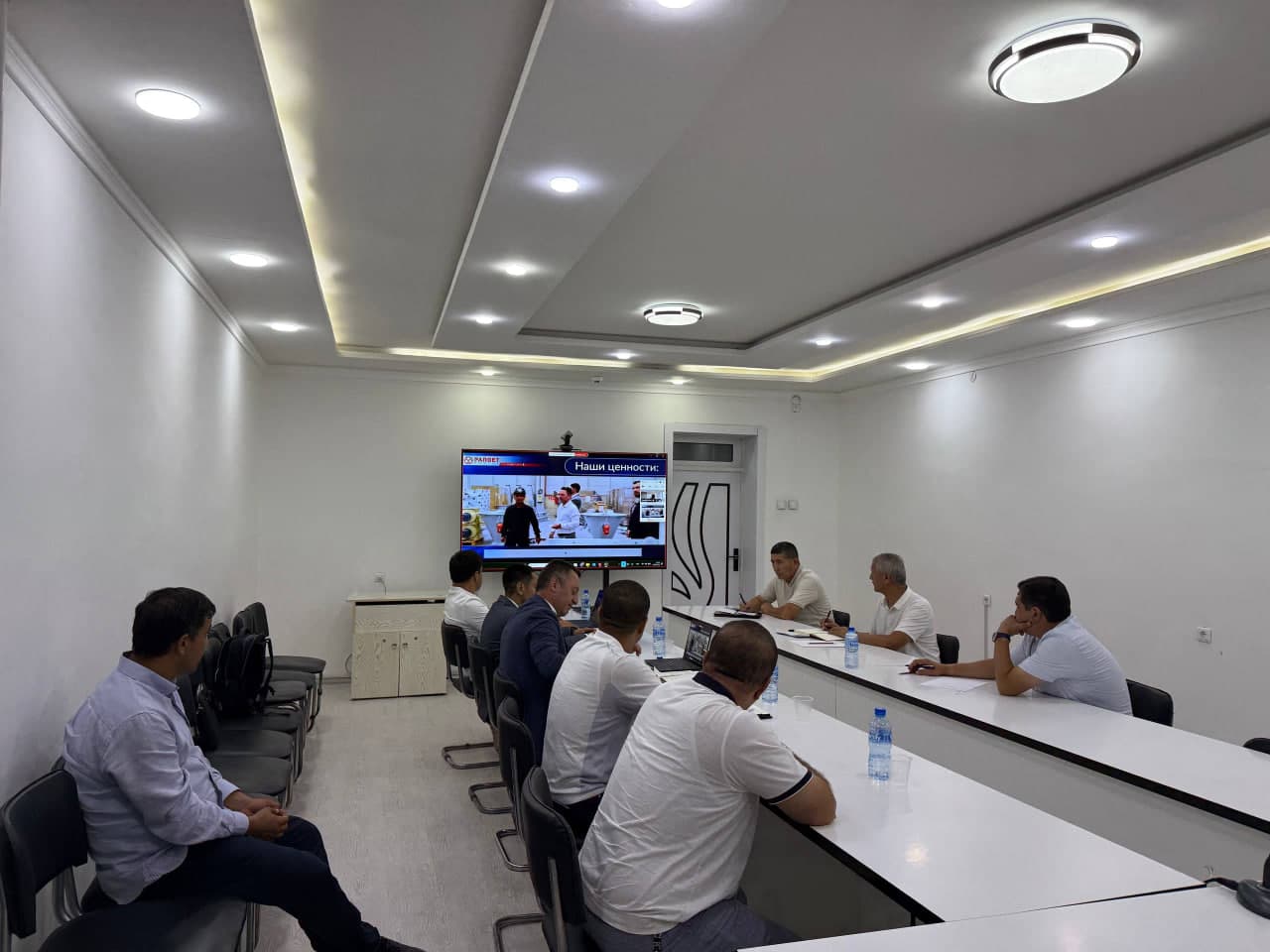 Buloqboshi tumanida yangi investitsiya loyihasi amalga oshiriladi ✅ Andijon viloyati Buloqboshi tumanida Germaniyaning “MAERZ OFENBAU AG” kompaniyasi bilan hamkorlikda qiymati 30 million AQSh dollariga teng investitsiya loyihasini amalga oshirish rejalas