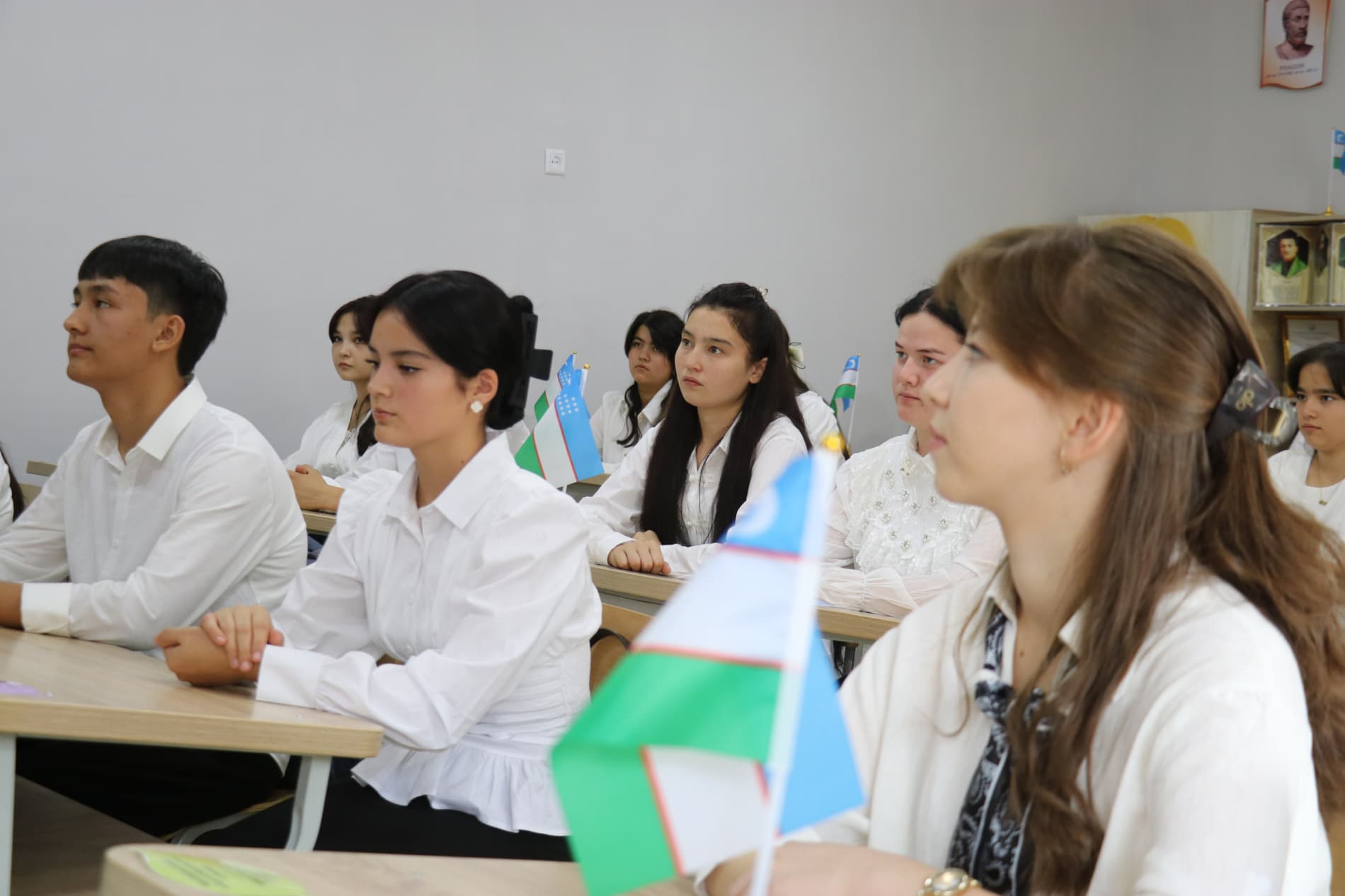 Bitiruvchi sinf o‘quvchilari bilan uchrashuv o‘tkazildi Buloqboshi tumani hokimi Furqatbek Bo‘taxonov va Andijon viloyati Markaziy bank rahbari Akmal Raxmonberdievlar tumandagi 3-umumta’lim hamda 43-MFIDUM maktablarining bu yilgi bitiruvchi sinf o‘quvchi
