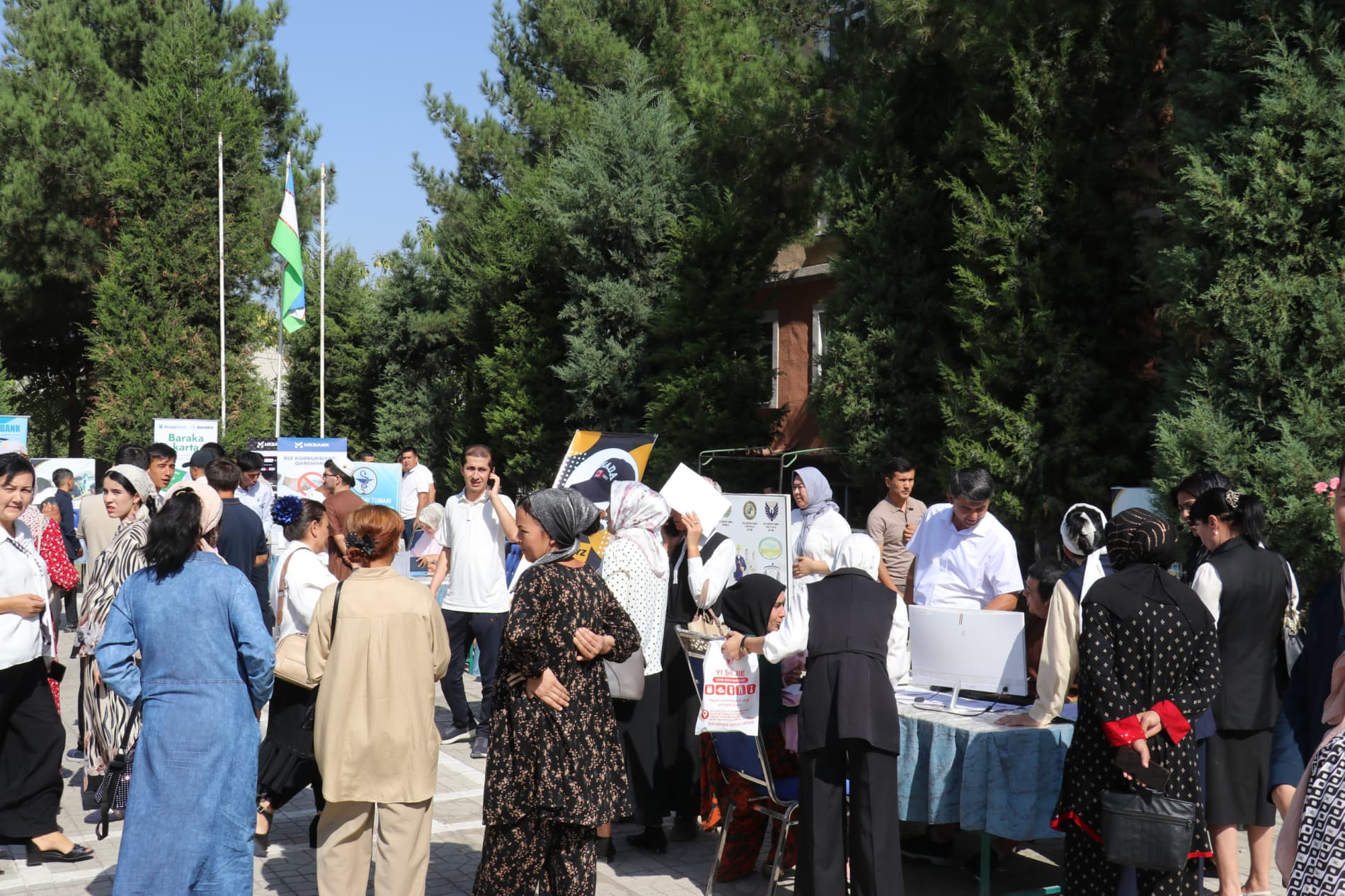 “Biz giyohvandlikka qarshimiz” shiori ostida mehnat yarmarkasi o‘tkazildi Buloqboshi tumani hokimligi hamda tuman Kambag‘allikni qisqartirish va bandlikka ko‘maklashish bo‘limi hamkorligida “Biz giyohvandlikka qarshimiz” shiori ostida mehnat yarmarkasi t