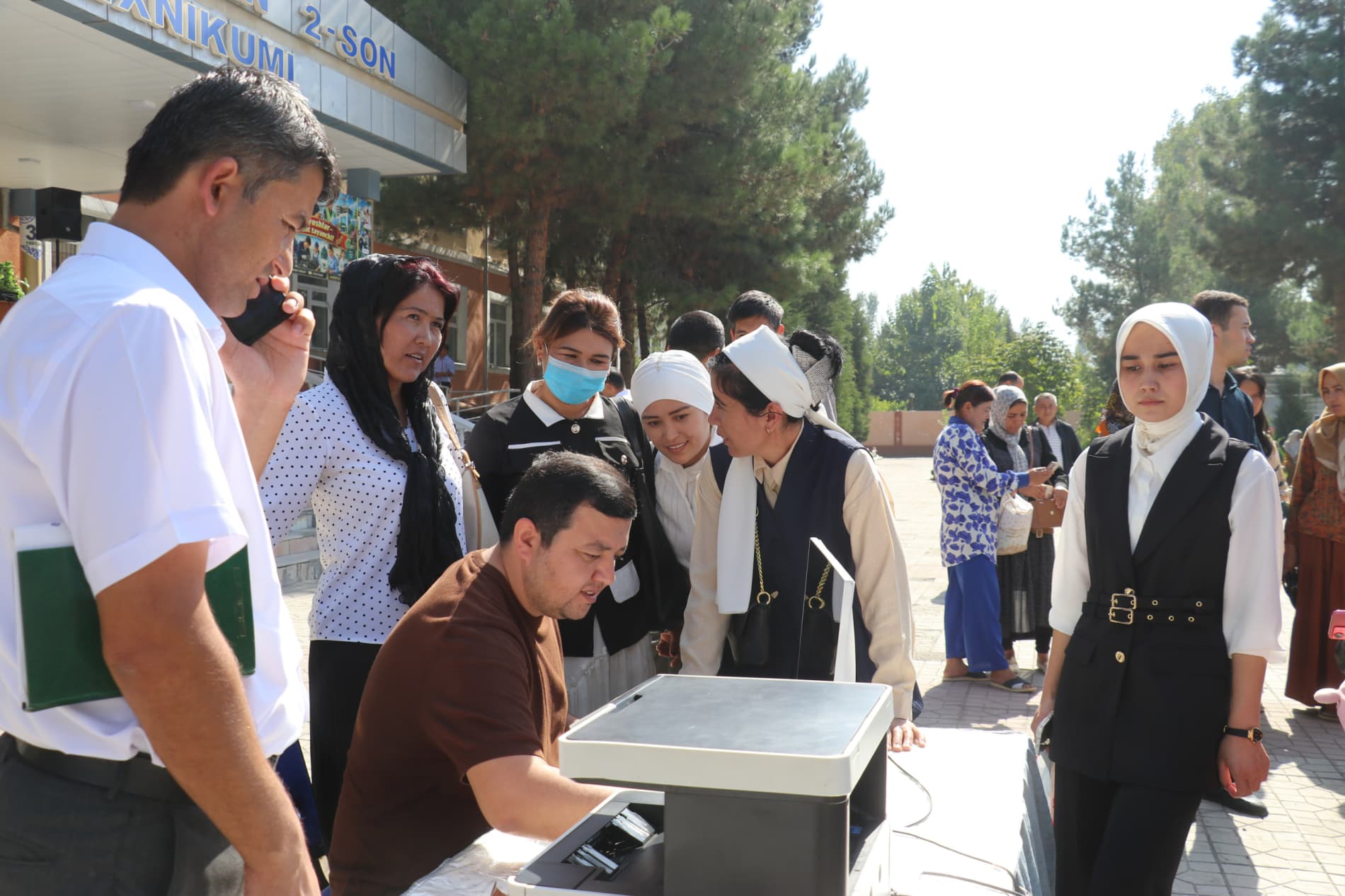 “Biz giyohvandlikka qarshimiz” shiori ostida mehnat yarmarkasi o‘tkazildi Buloqboshi tumani hokimligi hamda tuman Kambag‘allikni qisqartirish va bandlikka ko‘maklashish bo‘limi hamkorligida “Biz giyohvandlikka qarshimiz” shiori ostida mehnat yarmarkasi t