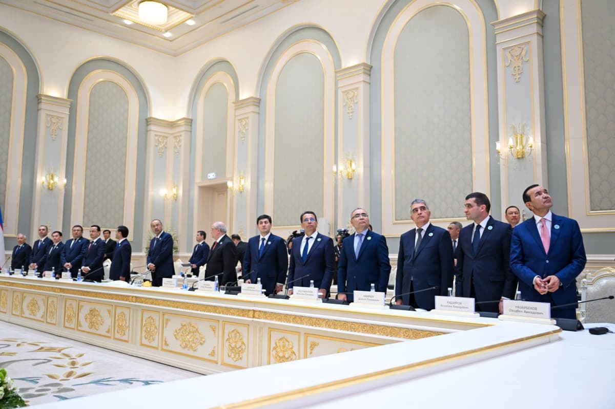 Oʻzbekiston Respublikasi Prezidenti Shavkat Mirziyoyev va Tojikiston Respublikasi Prezidenti Emomali Rahmon yirik kooperatsiya loyihalarini ishga tushirish marosimida ishtirok etdilar. (https://president.uz/oz/lists/view/9053)