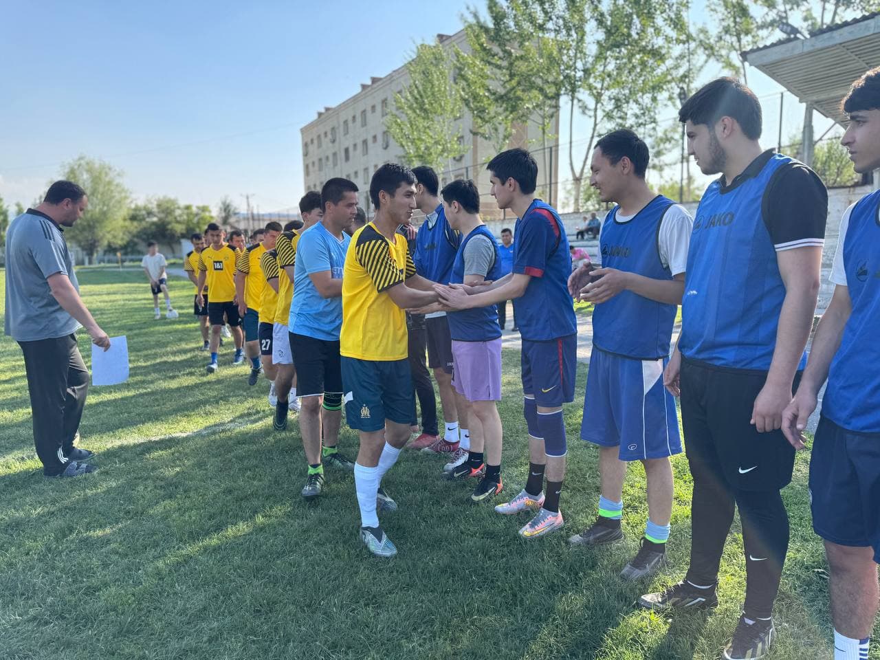🖐 Marhamat tumanida mahalla yoshlari o‘rtasida O‘zbekiston Respublikasi Davlat xavfsizlik xizmati kubogi uchun futbol musobaqalari davom etmoqda.