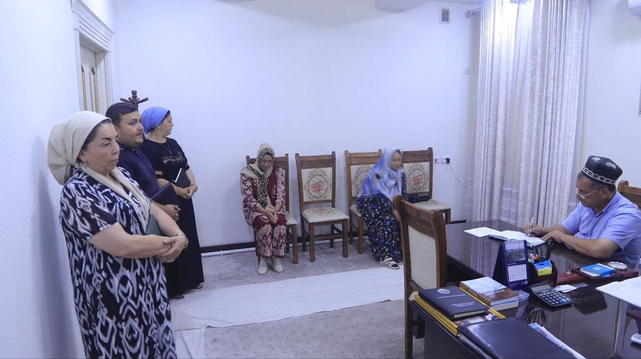FUQAROLAR MUROJAATLARI E’TIBOR MARKAZIDA