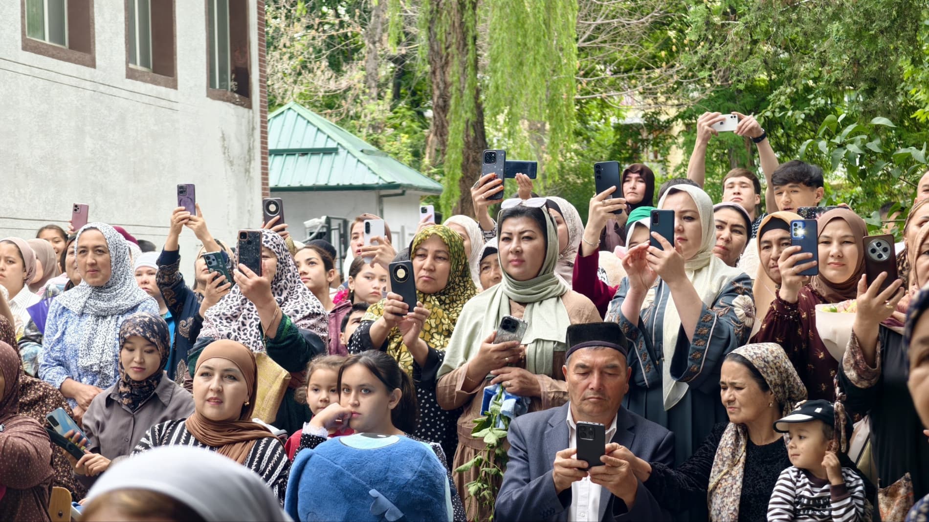 O‘zbekiston Respublikasi Prezidenti Shavkat Mirziyoyevning bitiruvchi yoshlar uchun yo‘llagan tabrigi o‘qib eshittirildi.